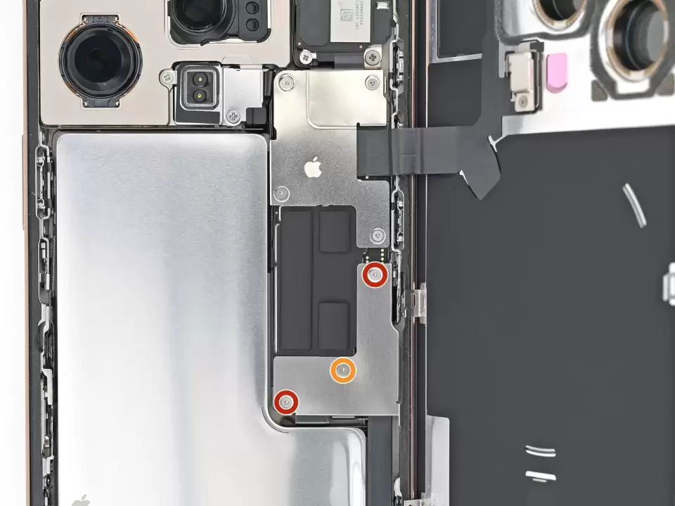 Sửa IC sạc iPhone 11 đến 18 Ultra — Bước 16