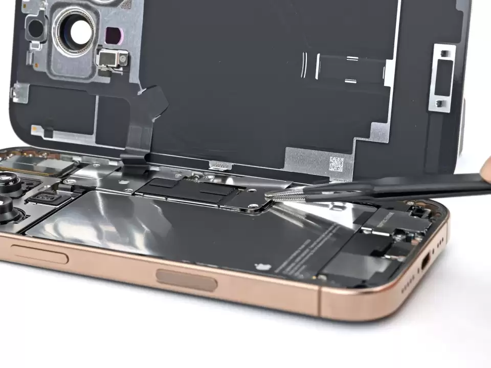 Sửa IC sạc iPhone 11 đến 18 Ultra — Bước 17
