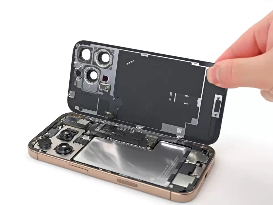 Sửa IC sạc iPhone 11 đến 18 Ultra — Bước 22