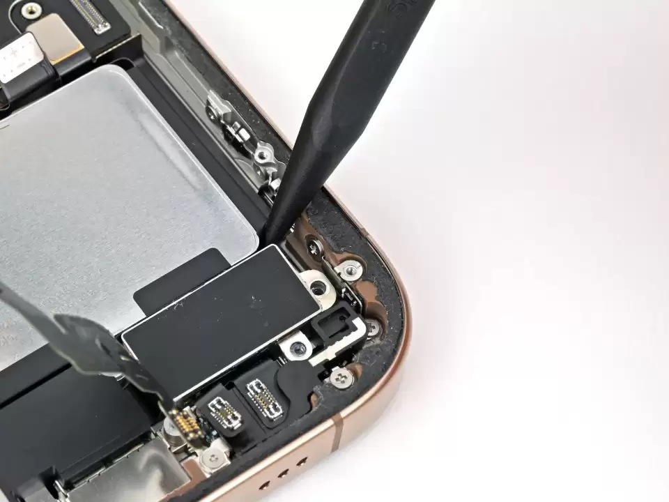 Sửa IC sạc iPhone 11 đến 18 Ultra — Bước 32