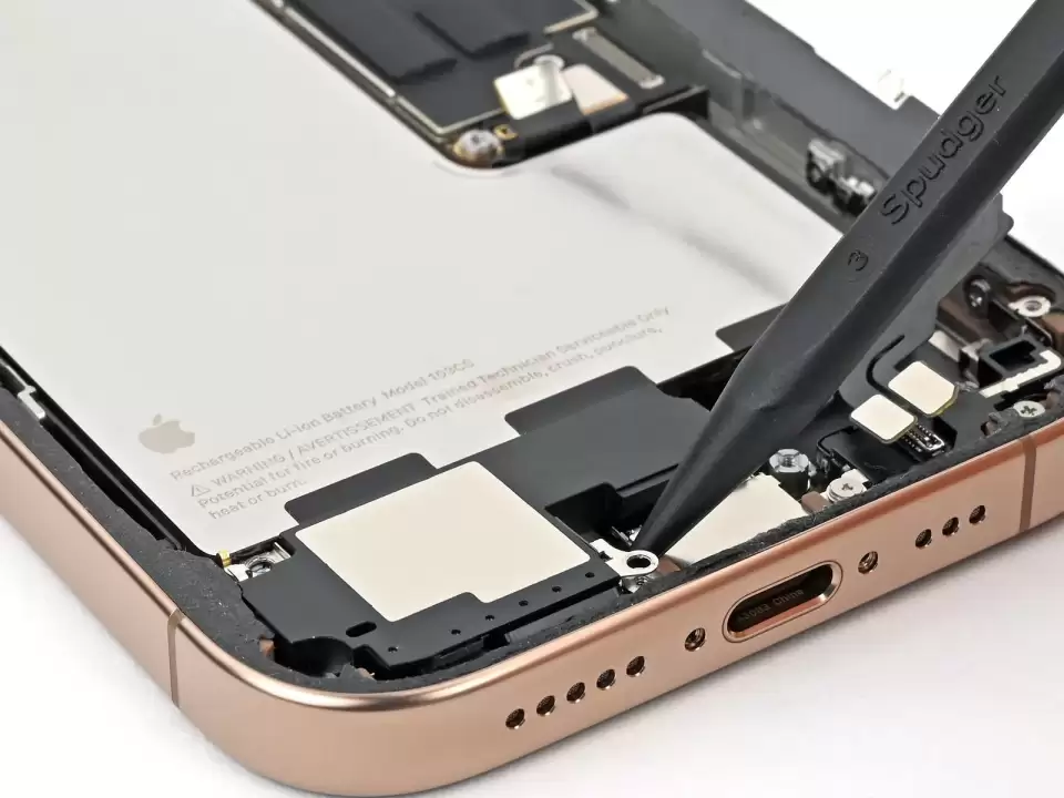 Sửa IC sạc iPhone 11 đến 18 Ultra — Bước 34