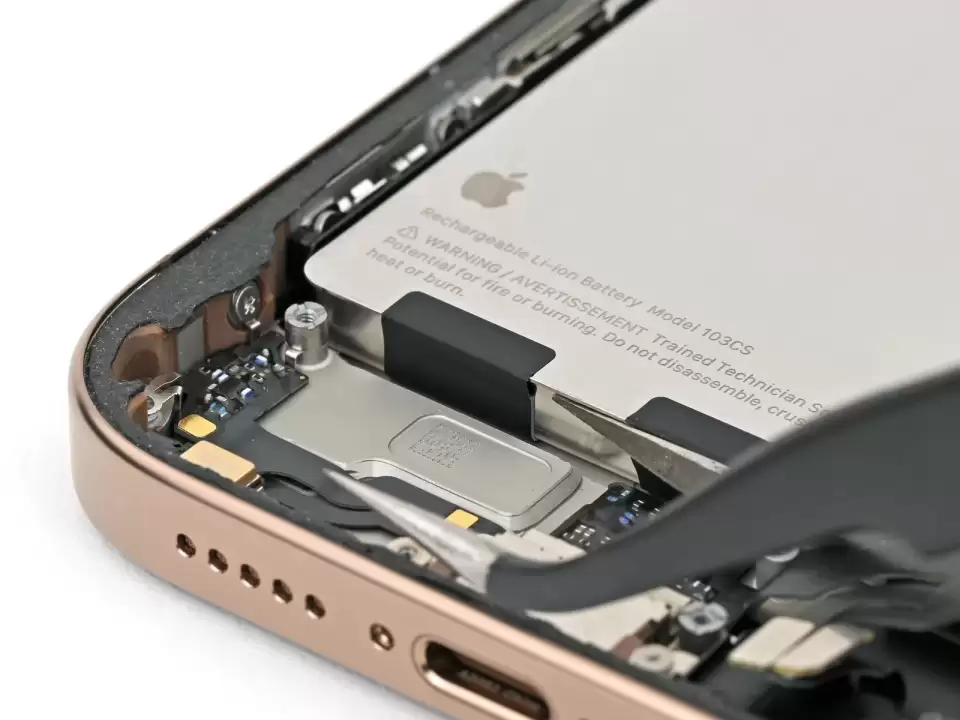 Sửa IC sạc iPhone 11 đến 18 Ultra — Bước 36