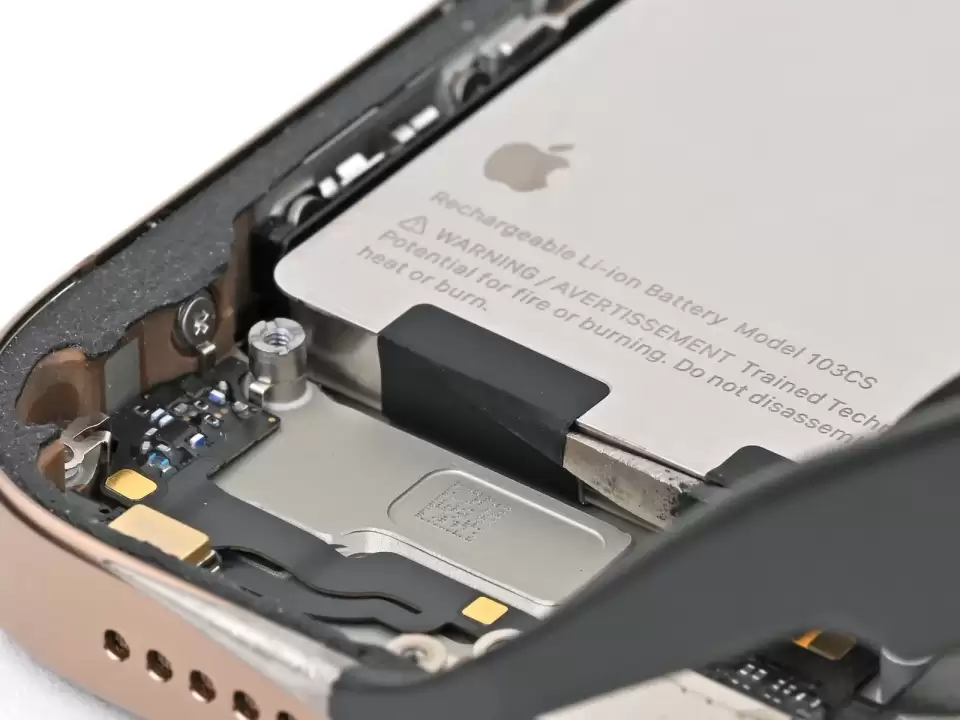 Sửa IC sạc iPhone 11 đến 18 Ultra — Bước 37