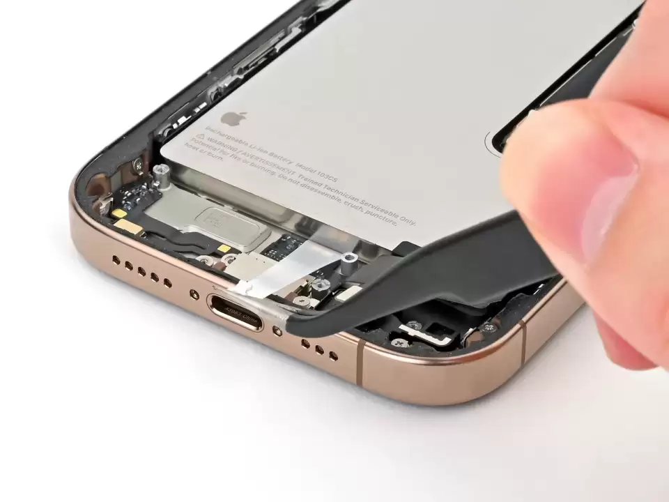 Sửa IC sạc iPhone 11 đến 18 Ultra — Bước 39