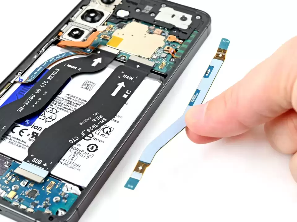 Thay pin Galaxy S24+ 23