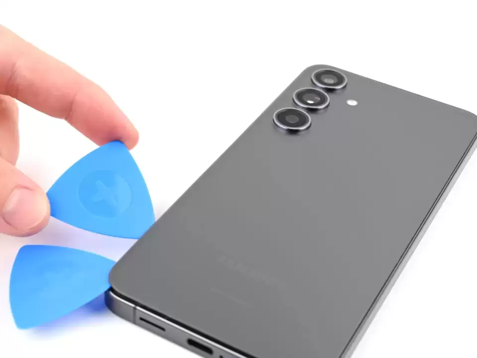 Bước 10 sửa vân tay Samsung Galaxy S24 Plus