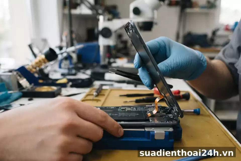 Ép cổ cáp màn hình HONOR Magic5 Pro – HONOR Magic Series tại suadienthoai24h.vn 2