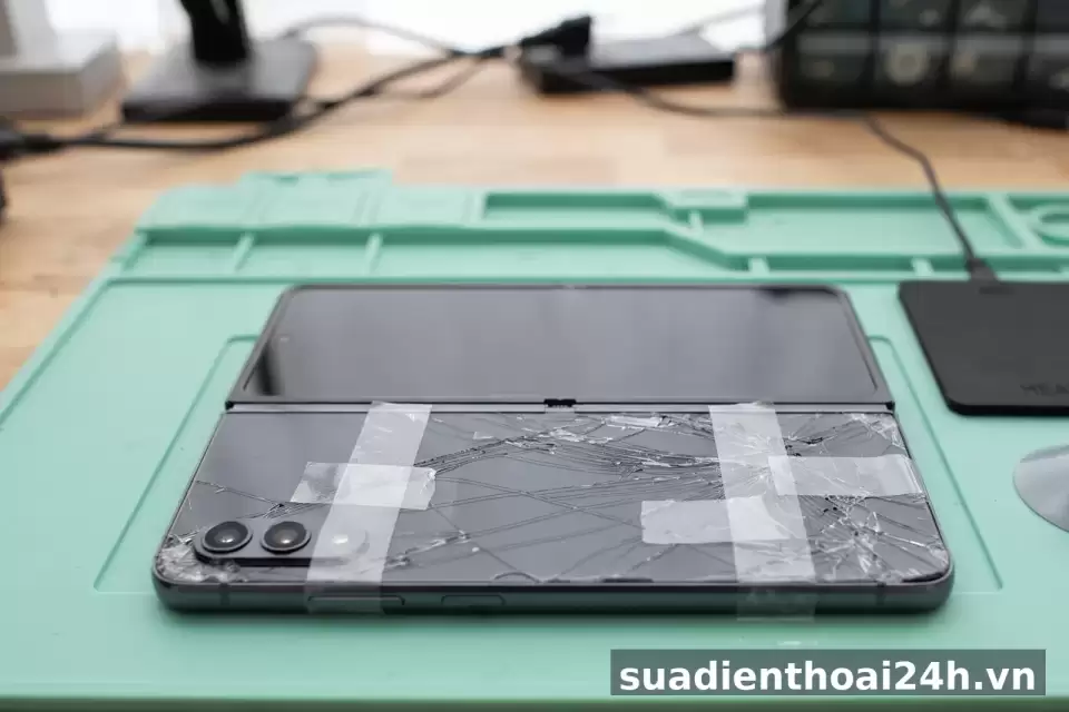 Thay kính lưng Samsung Galaxy Z Flip
