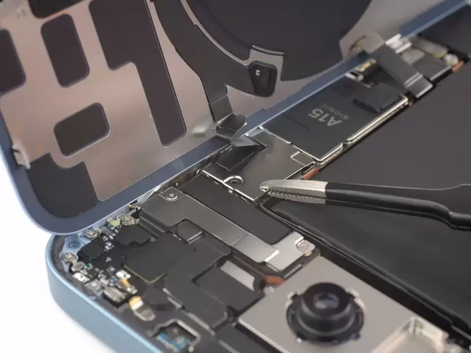 Sửa loa trong iPhone 11 đến 17 Pro Max Sửa loa trong iPhone 11 đến 17 Pro Max 19