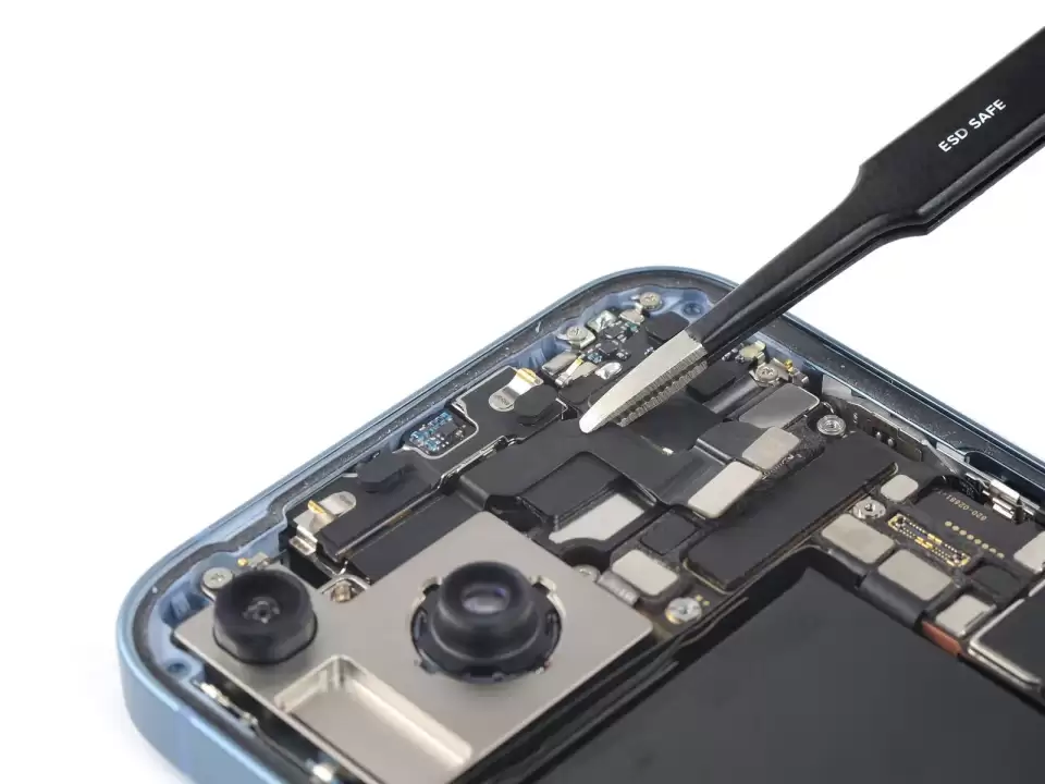 Sửa loa trong iPhone 11 đến 17 Pro Max Sửa loa trong iPhone 11 đến 17 Pro Max 24